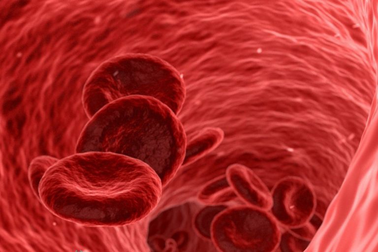 Профессор: шишки на ногах и сухой кашель могут свидетельствовать о тромбах