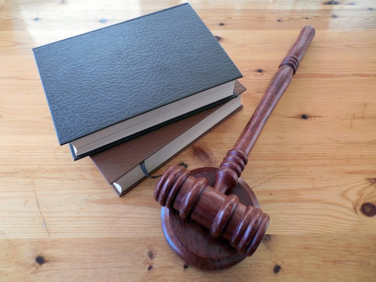 Иск студентов за право учиться без ковид-сертификата суд посчитал необоснованным