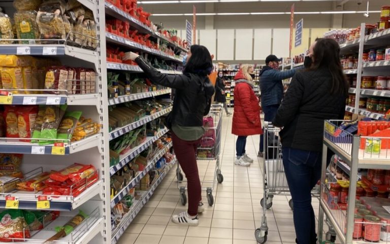 Только продукты и лекарства: в Литве обсуждают сценарии жесткого локдауна