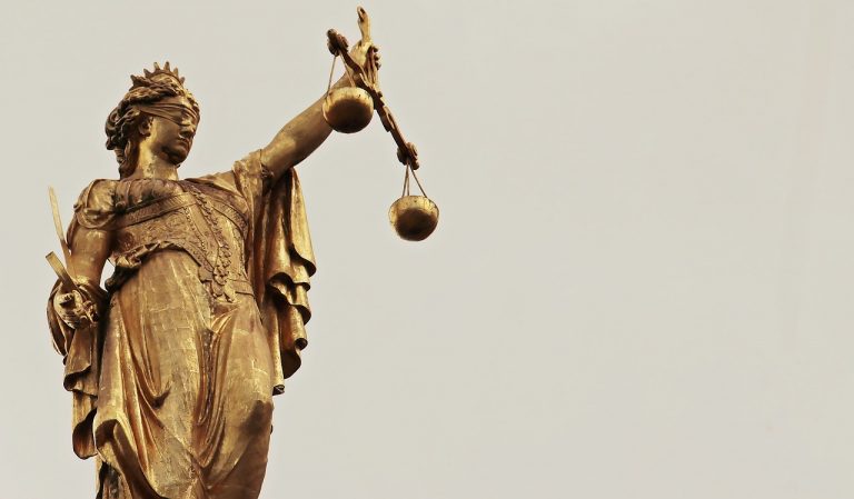 В суды продолжают поступать исковые заявления против ковидных ограничений