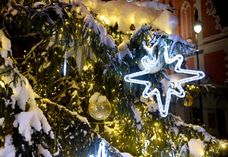 В первый день 2022 года немного похолодает, усилится ветер