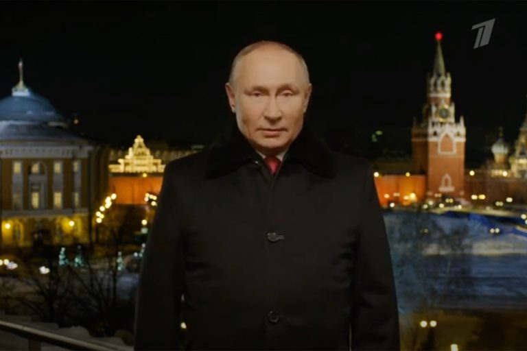 Путин поздравил россиян с Новым годом, пожелав крепкого здоровья