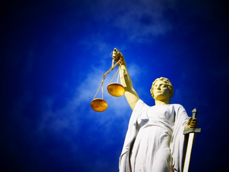 В суд поступило 174 иска в связи с установленной правительством обязательной вакцинацией против COVID-19