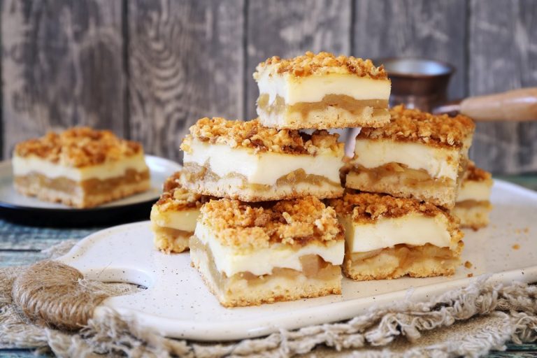 Простой рецепт необыкновенно вкусного пирога с яблоками и заварным кремом