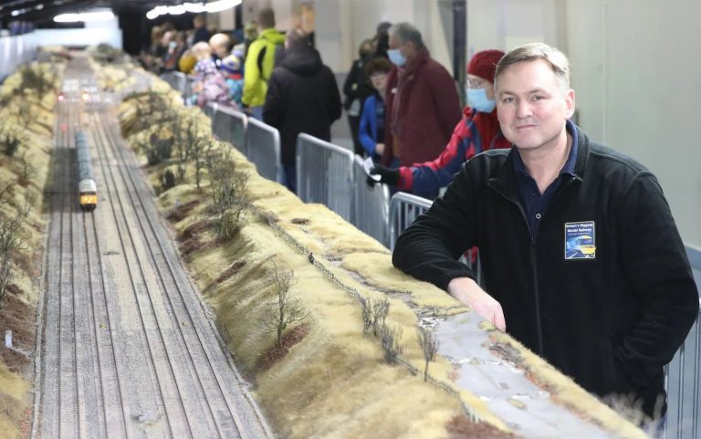 Британец за почти 300 000 евро создал самый большой макет железной дороги (ФОТО)