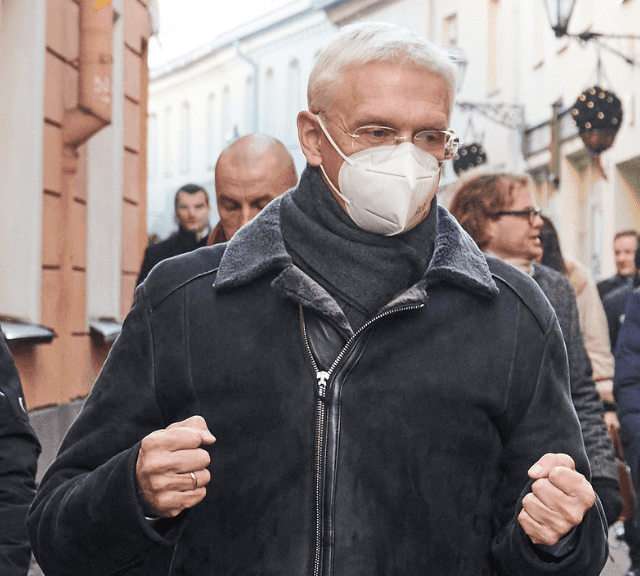 Премьер: тестировать нужно всех въезжающих в Латвию, а не только авиапассажиров
