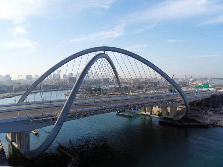 В Дубае открыли «Мост бесконечности»