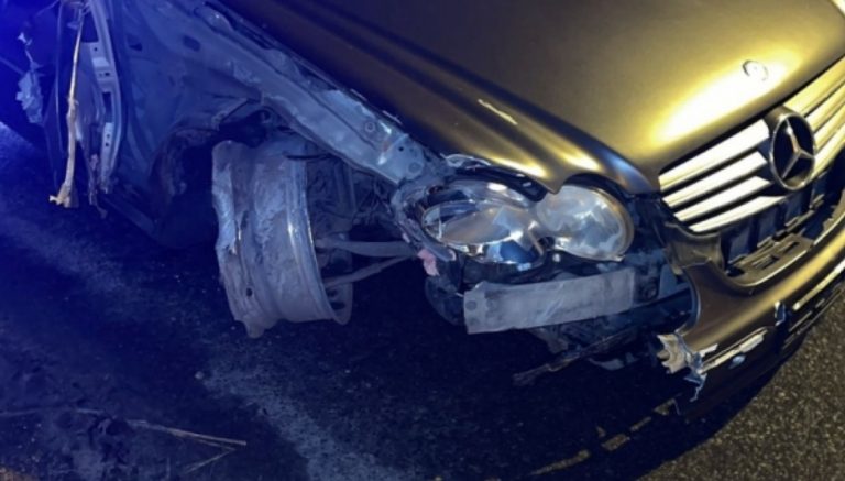 В Риге задержан пьяный водитель, снесший два дорожных знака