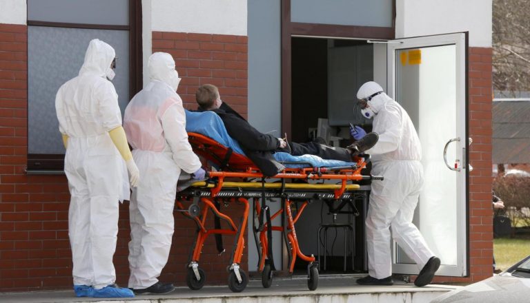 В Латвии выявлены 1560 новых случаев COVID, скончались 4 человека