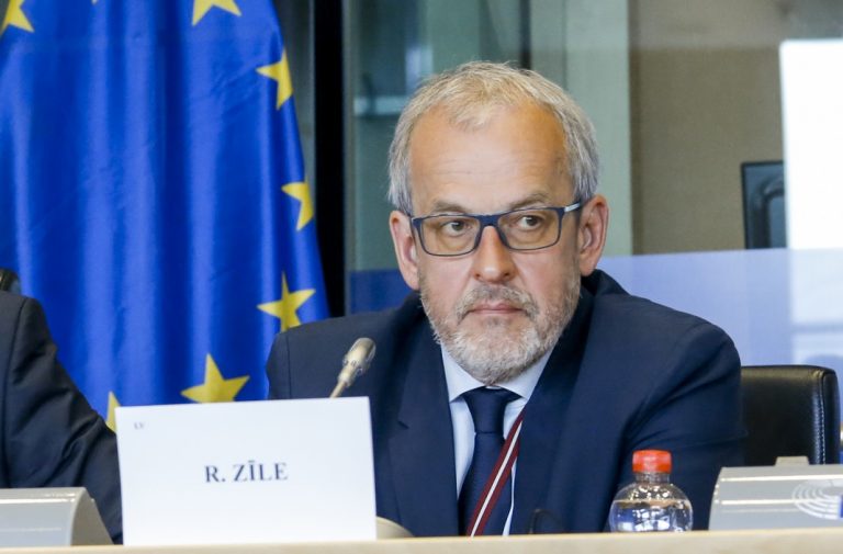 Роберт Зиле избран вице-президентом Европейского парламента