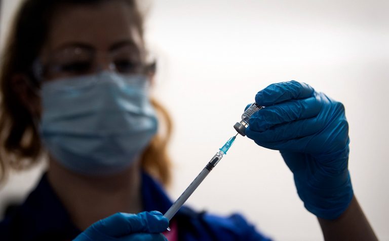 В Италии с 1 февраля стартует обязательная вакцинация для людей старше 50 лет