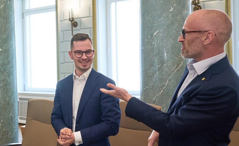 Самое дорогое министерство: советники Плешса обходятся казне в 350 000 евро