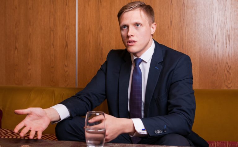 Домбрава: надо принять дальнейшее решение о целесообразности QR кодов