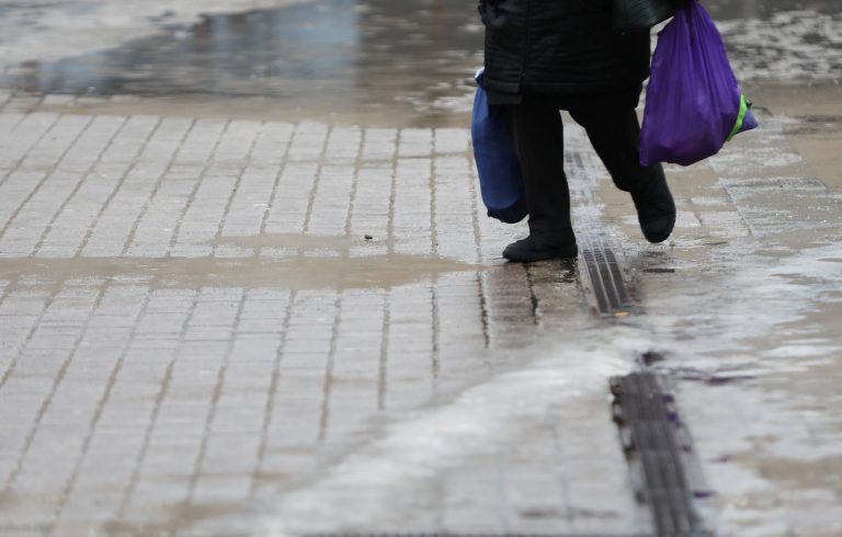 Вечером дороги обледенеют, а в субботу утром выглянет солнце