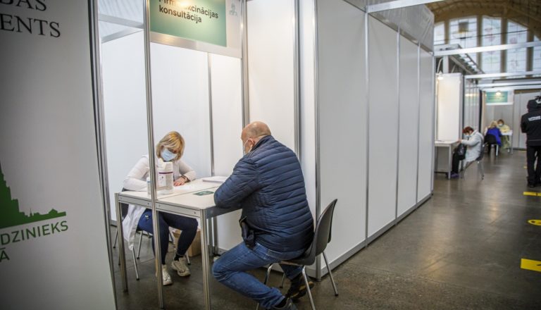 Из-за заболевания медика пункт вакцинации в т/ц Domina изменил время работы