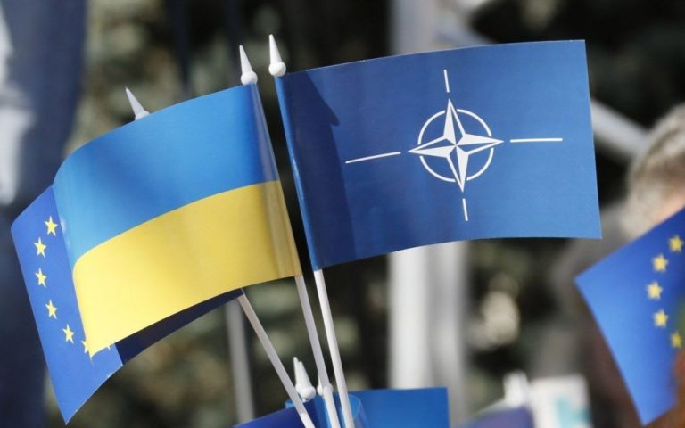 НАТО не хочет войны, торговые центры призывают отменить ковид-сертификаты, мизерная минимальная зарплата и другие новости