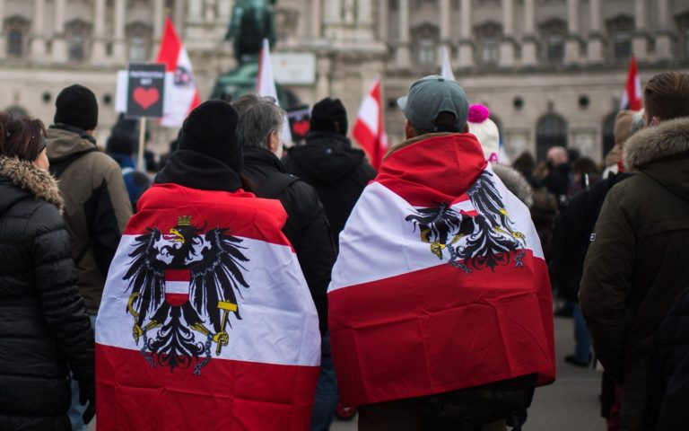 В Вене проходят многочисленные протесты против обязательной вакцинации