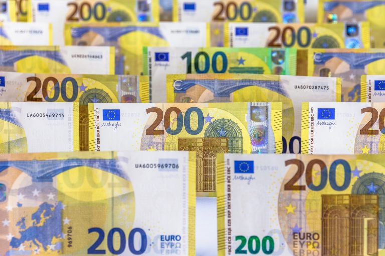 Казакс: во второй половине года темпы инфляции должны замедлиться