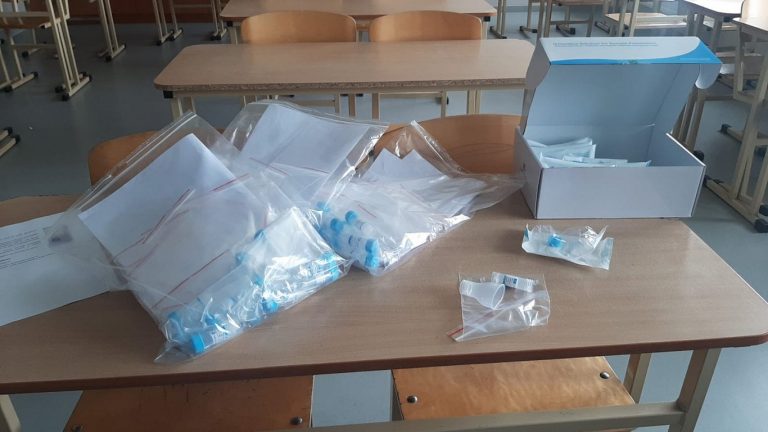 В школы с каникул возвращаются дети: пропуск за парту — отрицательный тест