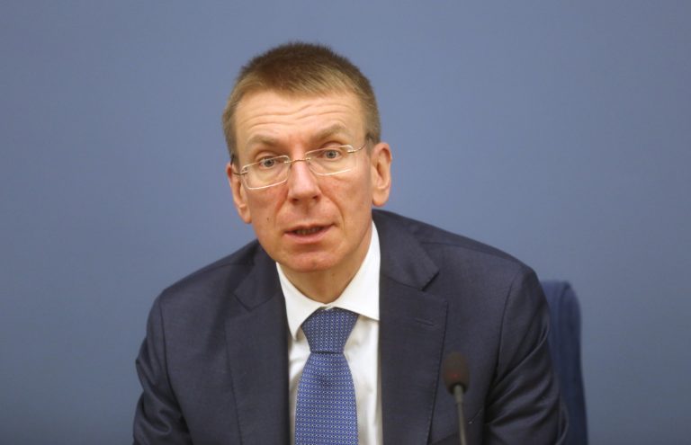 Ринкевич: принимая ограничения правительство оценивает внутреннюю стабильность и безопасность