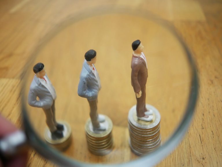 Почему сравниваем цены с другими странами, но не говорим о зарплатах? Отвечает предприниматель