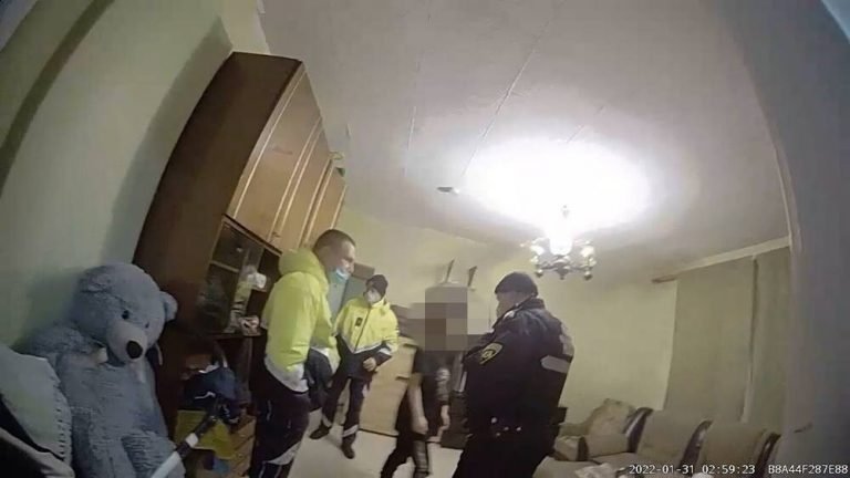 У родителей-дебоширов изъяты двое маленьких детей
