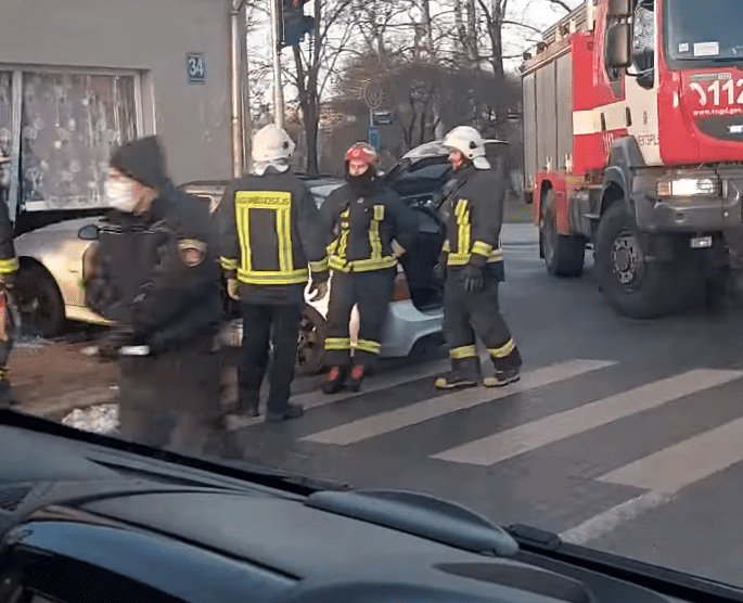 В Вентспилсе BMW врезалась в стену дома