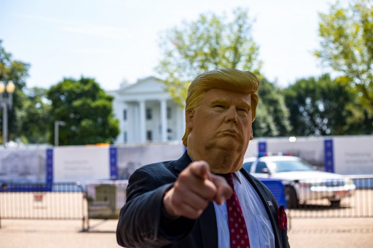 Экс-президент США Трамп лично смывал документы в унитаз Белого дома