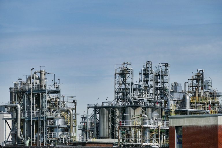 Аналитики прогнозируют рост цен на нефть выше 100 долларов за баррель из-за украинского кризиса