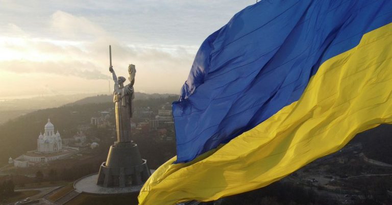 В мире резко снизился COVID, в Латвии кумулятивный рекорд, «вторжения» не случилось и другие новости дня