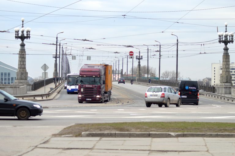 Въезд в исторический центр Риги пока останется бесплатным