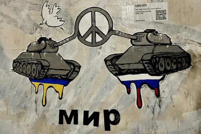 Уличная художница Рима создала «примиряющий» Украину и Россию стрит-арт