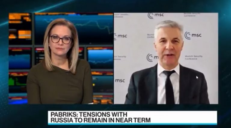 Пабрикс в эфире Bloomberg: Латвия поставит военную помощь Украине