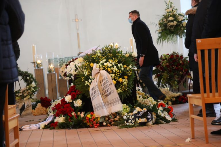 Родные и близкие проводили в последний путь Мартиньша Ритиньша