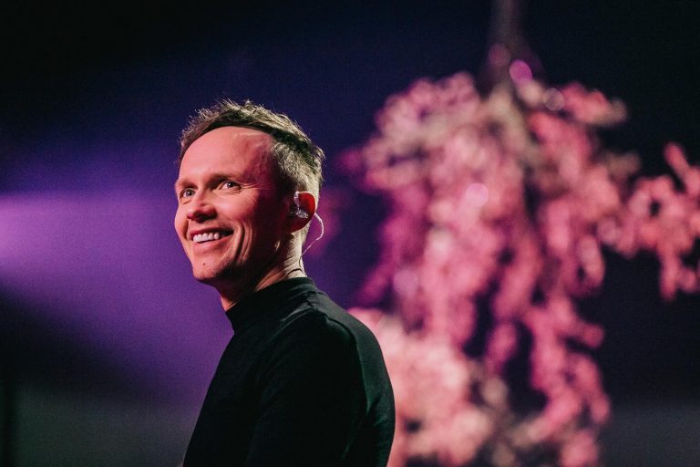 Лидер Brainstorm рассказал Светлане Бондарчук о семье, любви и одиночестве