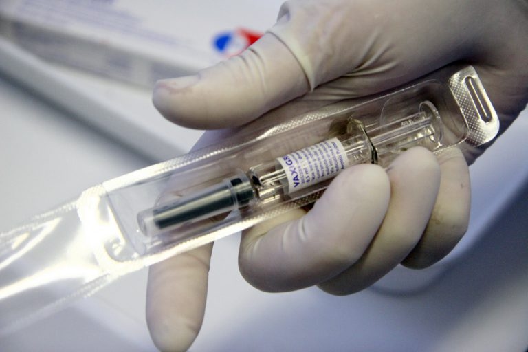Бесплатно привиться от гриппа могут жители Латвии старше 50 лет и все дети