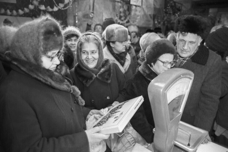 Забить козла и кто крайний: 6 типичных советских выражений, идеально отражающих эпоху