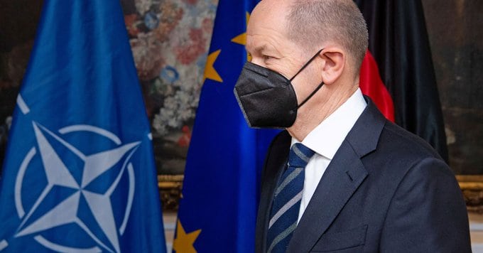 Канцлер Германии поручил остановить сертификацию «Северного потока — 2»