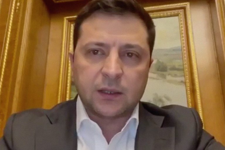 Зеленский объявил о разрыве дипломатических отношений с Россией