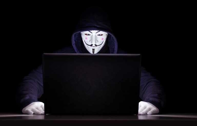 Хакеры из Anonymous объявили войну России