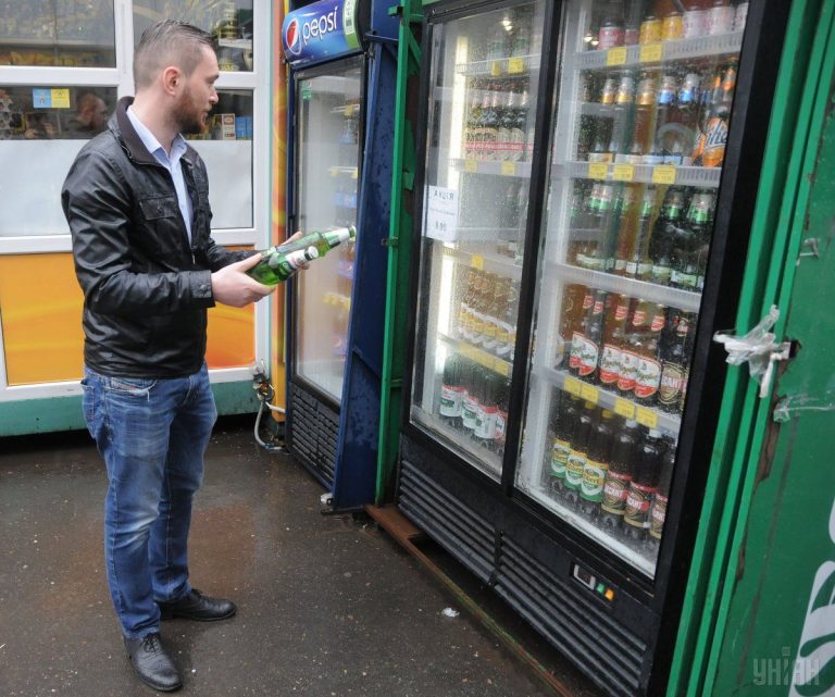 В Киеве введен запрет на продажу алкоголя