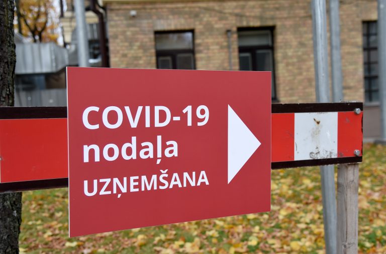 В Латвии выявлено 7 234 новых случая COVID, скончались 6 человек