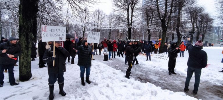 У здания Кабинета министров проходит несанкционированная акция