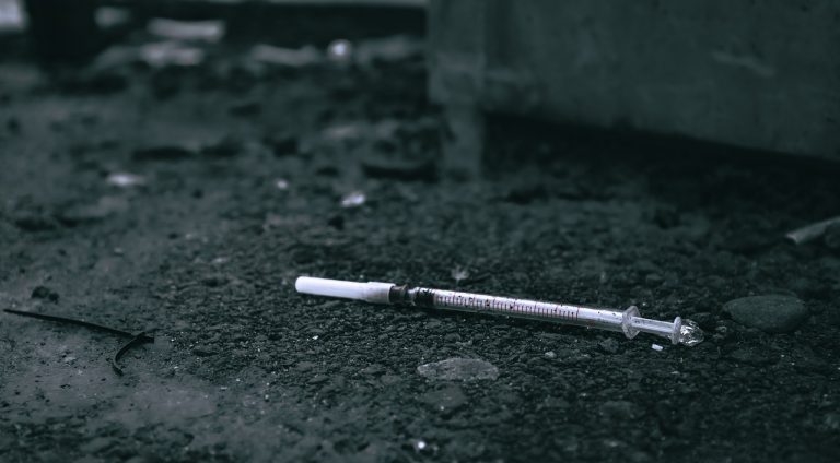 Только треть латвийцев считает наркоманию серьезной проблемой