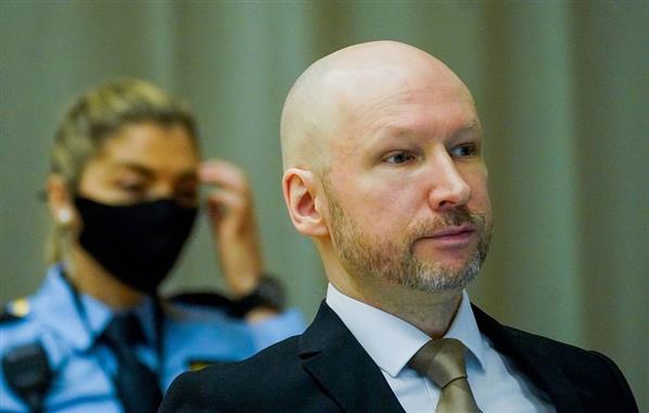 Брейвика переводят в новую тюрьму. Причина — засиделся на одном месте