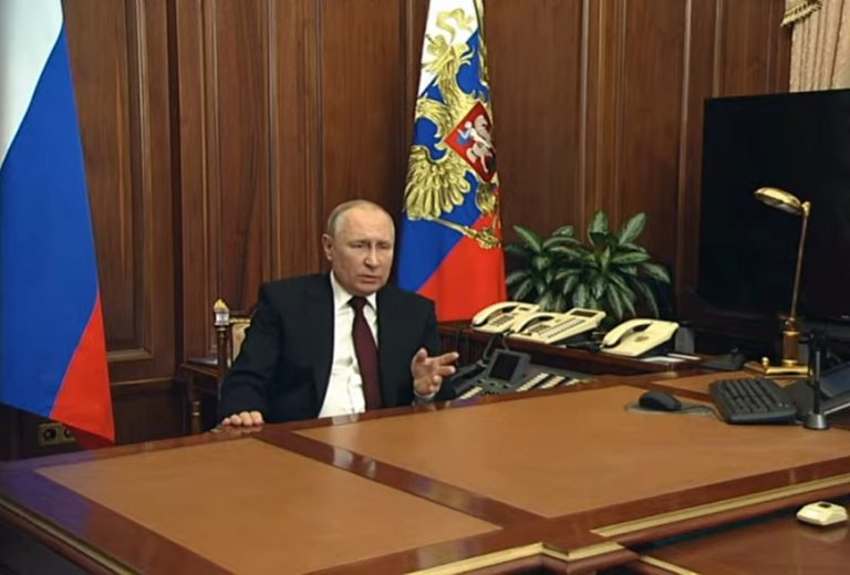 Путин запретил вывозить из России больше 10 тысяч долларов наличными