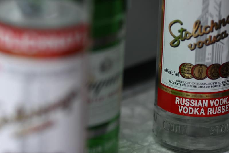 Из-за развязанной Россией войны Latvijas balzams сменит название водки Stolichnaya