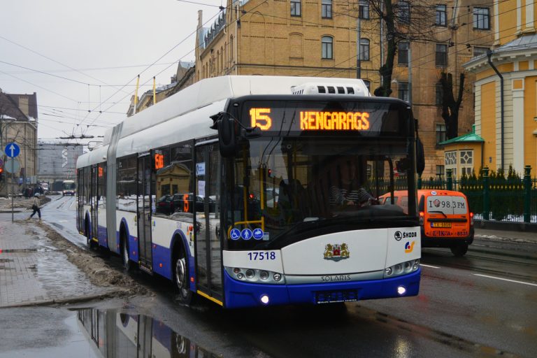 2 года пандемии, в Риге застрелен криминальный авторитет 90-х, Кариньшу ответили на призыв пересесть в общественный транспорт и другие новости