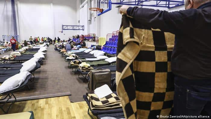 Германия попросила Польшу приостановить отправку поездов с беженцами
