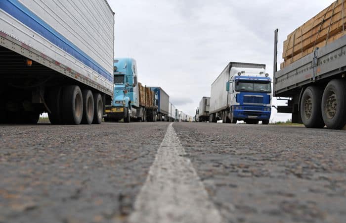 Грузоперевозки в Россию и Белоруссию станут реже и дороже